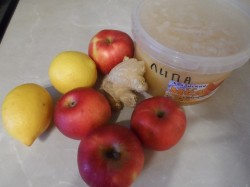 Имбирный лимонад с яблоками и лимонами - шаг 1 Имбирный лимонад с яблоками и лимонами - шаг 1