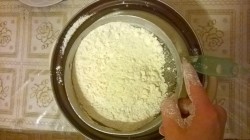 Торт с маком орехами изюмом шоколадный бисквит - шаг 3 Торт с маком орехами изюмом шоколадный бисквит - шаг 3