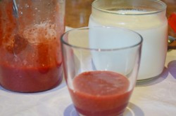 Йогурт клубничный - шаг 6