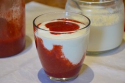 Йогурт клубничный - шаг 7