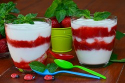 Йогурт клубничный - шаг 8