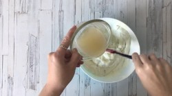 Йогуртовый фисташковый торт с жимолостью - шаг 10 Йогуртовый фисташковый торт с жимолостью - шаг 10