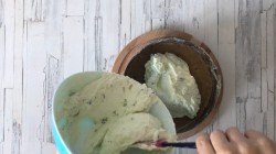 Йогуртовый фисташковый торт с жимолостью - шаг 12 Йогуртовый фисташковый торт с жимолостью - шаг 12