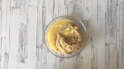 Йогуртовый фисташковый торт с жимолостью - шаг 3 Йогуртовый фисташковый торт с жимолостью - шаг 3