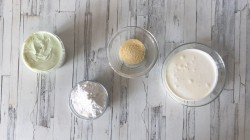 Йогуртовый фисташковый торт с жимолостью - шаг 5 Йогуртовый фисташковый торт с жимолостью - шаг 5