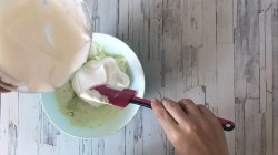 Йогуртовый фисташковый торт с жимолостью - шаг 9 Йогуртовый фисташковый торт с жимолостью - шаг 9