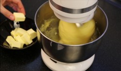 Итальянский кулич с цукатами и миндальной корочкой Панеттоне - шаг 7 Итальянский кулич с цукатами и миндальной корочкой Панеттоне - шаг 7