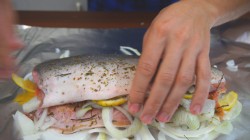 Горбуша фаршированная овощами в духовке - шаг 8 Горбуша фаршированная овощами в духовке - шаг 8