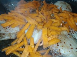 Жареная курица с куркумой и морковью. - шаг 4 Жареная курица с куркумой и морковью. - шаг 4