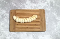 Жареные бананы в карамели в домашних условиях - шаг 2 Жареные бананы в карамели в домашних условиях - шаг 2