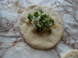 Жареные дрожжевые пирожки с рисом яйцом и луком - шаг 6