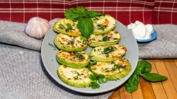 Жареные кабачки с чесноком и зеленью - шаг 14