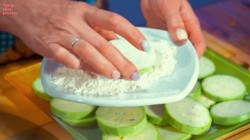 Жареные кабачки с чесноком и зеленью - шаг 6