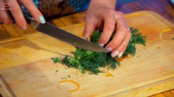 Жареные кабачки с чесноком и зеленью - шаг 8