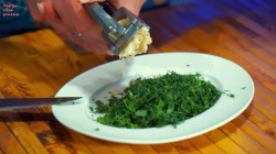 Жареные кабачки с чесноком и зеленью - шаг 9