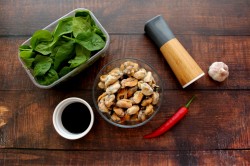 Жареные мидии на чесночном масле в соевом соусе - шаг 1