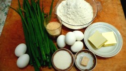 Жареные пирожки с рисом, яйцом и зеленым луком - шаг 1 Жареные пирожки с рисом, яйцом и зеленым луком - шаг 1