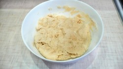 Жареные пирожки с рисом, яйцом и зеленым луком - шаг 2 Жареные пирожки с рисом, яйцом и зеленым луком - шаг 2