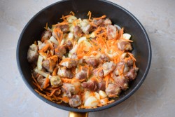 Жаркое из свинины с картофелем по домашнему - шаг 6