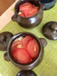 Жаркое в горшочке из куриного филе с овощами и твердым сыром - шаг 8