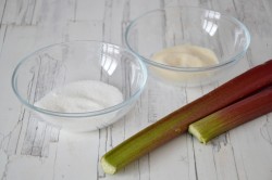 Желе из ревеня - шаг 1