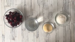 Желе из вишни - шаг 1