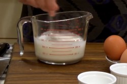 Простое жидкое тесто на майонезе для пиццы, пирогов, оладьев - шаг 1 Простое жидкое тесто на майонезе для пиццы, пирогов, оладьев - шаг 1