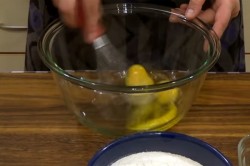 Простое жидкое тесто на майонезе для пиццы, пирогов, оладьев - шаг 2 Простое жидкое тесто на майонезе для пиццы, пирогов, оладьев - шаг 2