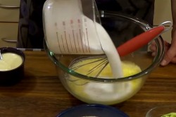 Простое жидкое тесто на майонезе для пиццы, пирогов, оладьев - шаг 3 Простое жидкое тесто на майонезе для пиццы, пирогов, оладьев - шаг 3