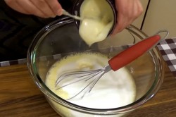 Простое жидкое тесто на майонезе для пиццы, пирогов, оладьев - шаг 4 Простое жидкое тесто на майонезе для пиццы, пирогов, оладьев - шаг 4