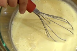 Простое жидкое тесто на майонезе для пиццы, пирогов, оладьев - шаг 5 Простое жидкое тесто на майонезе для пиццы, пирогов, оладьев - шаг 5