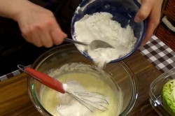 Простое жидкое тесто на майонезе для пиццы, пирогов, оладьев - шаг 7 Простое жидкое тесто на майонезе для пиццы, пирогов, оладьев - шаг 7