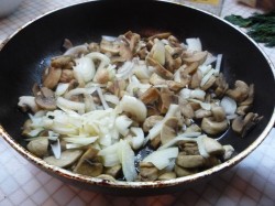 Жульен из кальмаров с шампиньонами в духовке - шаг 5