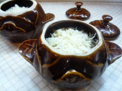 Жульен из кальмаров с шампиньонами в духовке - шаг 8