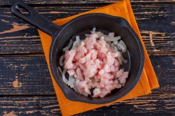 Жульен с курицей и грибами в тарталетках - шаг 2