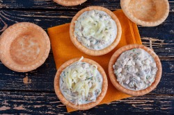 Жульен с курицей и грибами в тарталетках - шаг 5