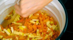 Кабачковый салат на зиму с томатами и болгарским перцем - шаг 10 Кабачковый салат на зиму с томатами и болгарским перцем - шаг 10