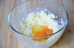 Капкейки с белым шоколадом и фисташками - шаг 3 Капкейки с белым шоколадом и фисташками - шаг 3