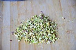 Капкейки с белым шоколадом и фисташками - шаг 7 Капкейки с белым шоколадом и фисташками - шаг 7