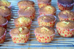 Капкейки с белым шоколадом и фисташками - шаг 10 Капкейки с белым шоколадом и фисташками - шаг 10