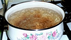 Быстрая капуста горячим способом в рассоле - шаг 2