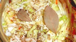 Быстрая капуста горячим способом в рассоле - шаг 7