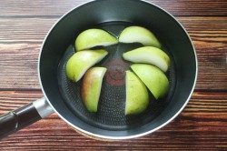 Карамелизованная груша на сковороде горячий десерт - шаг 3