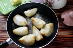 Карамелизованная груша на сковороде горячий десерт - шаг 7