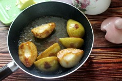 Карамелизованная груша на сковороде горячий десерт - шаг 9