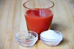 домашний кетчуп из томатного сока - шаг 1