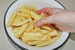 Картофель фри в духовке - шаг 5