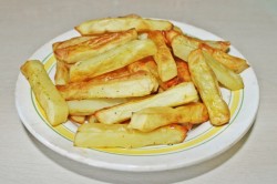 Картофель фри в духовке - шаг 7