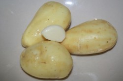 Картофельные колдуны с сосисками и сыром в СВЧ - шаг 1 Картофельные колдуны с сосисками и сыром в СВЧ - шаг 1