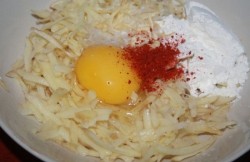 Картофельные колдуны с сосисками и сыром в СВЧ - шаг 3 Картофельные колдуны с сосисками и сыром в СВЧ - шаг 3